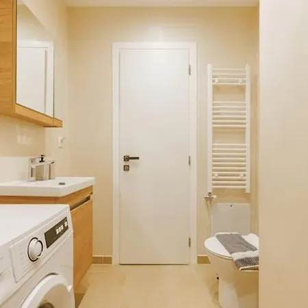 Apartment Snug With Pvt Garden Access I
