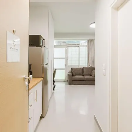 Apartment Snug With Pvt Garden Access I