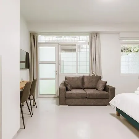 Apartment Snug With Pvt Garden Access I